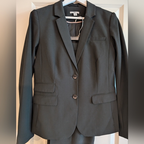 Gap suit. - Picture 2 of 5